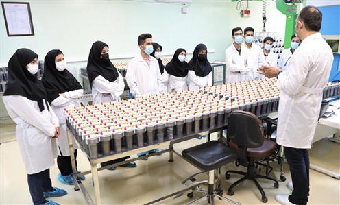 بازدید جمعی از دانشجویان دانشگاه علوم پزشکی تهران از راکتور تحقیقاتی و آزمایشگاه‌های تولید رادیودارو